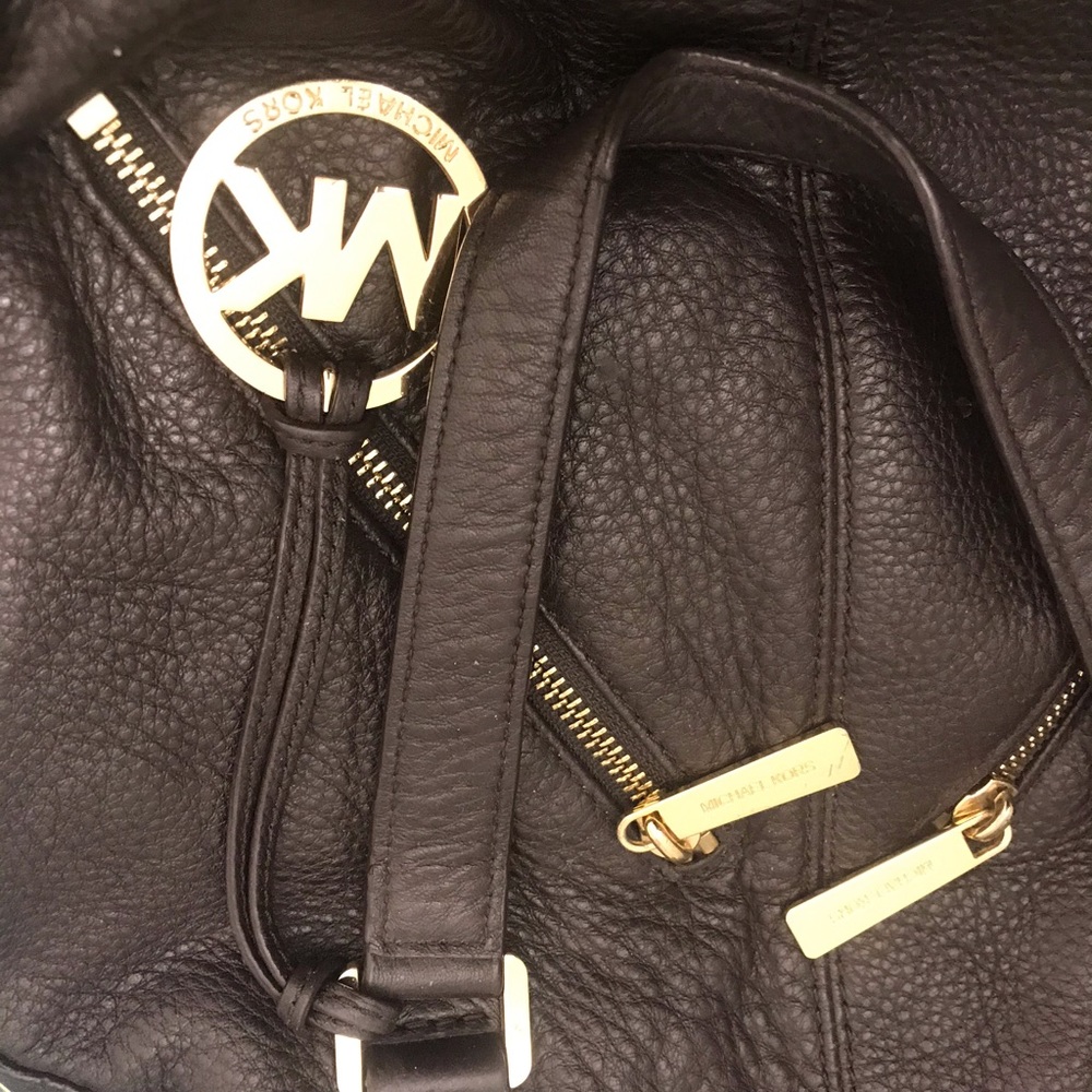 Michael Kors purse, leather * EUC - Picture 3 of 8
